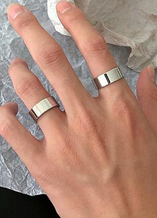 Широке металеве сріблясте кільце