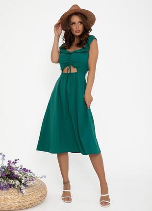 Зеленое платье декорированное передним вырезом2 фото