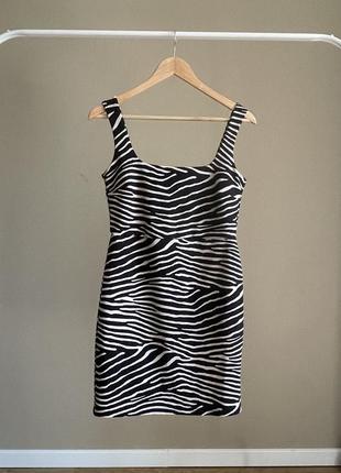 Короткий приталену сукню від h&m3 фото