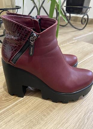 Ботінки на танкетці шкіряні