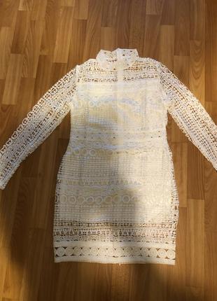 Кружевное короткое платье с длинным рукавом1 фото