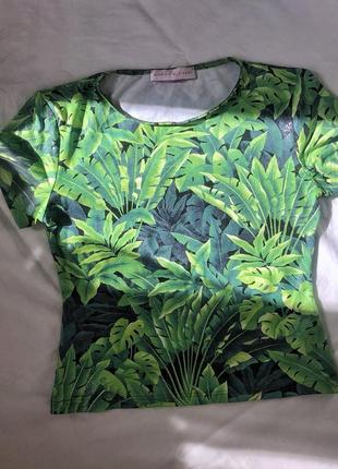 Зелёная футболка топ