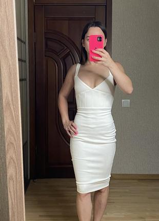 Белоснежное красивое миди-платье от oh polly, ткань под замш3 фото