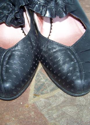 Аккуратные черные из натуральной кожи туфли босоножки chester 37р6 фото