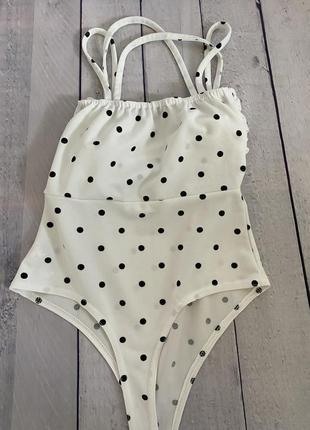 Белое боди в чёрный горох от prettylittlething2 фото