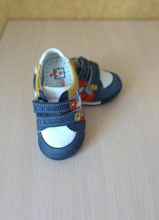 Кросівки