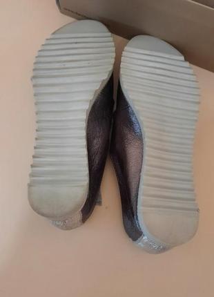 Нові шкіряні туфлі - босоніжки4 фото