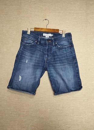 Джинсові шорти-бермуди з потертостями