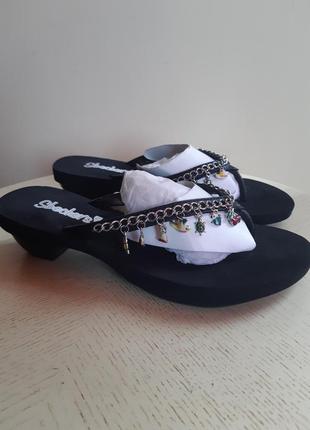 Skechers шльопанці у єтнамки босоніжки