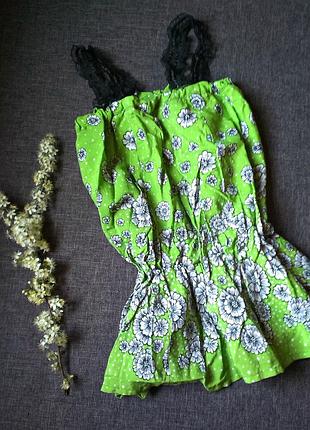 Майка на брителях