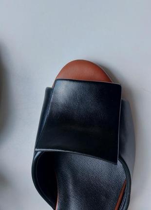 Женские босоножки квадрат на невысоком каблуке4 фото