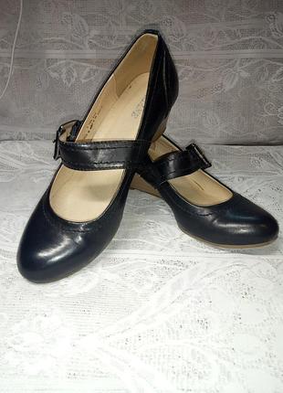 Шкіряні туфлі фірми ariane 38 розміру