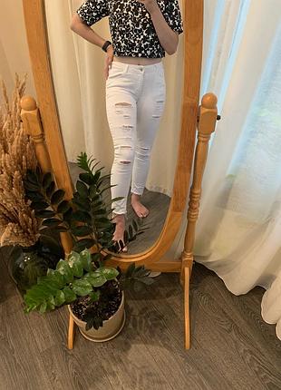 Брюки рваные джинсы