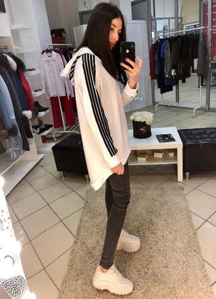 Удлиненная сзади худи олимпийка кофта свитшот