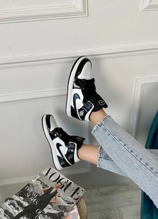 Женские кроссовки nike air jordan 1 retro patent white/black