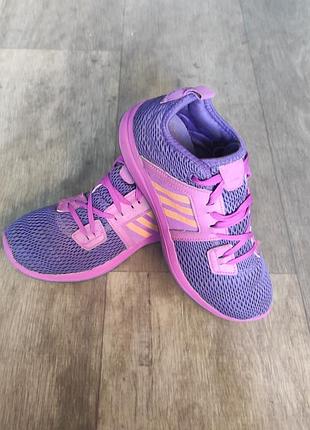 Кросівки дитячі adidas.