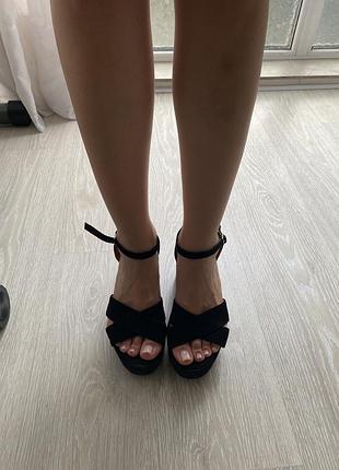 Замшевые босоножки италия