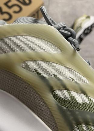 Мужские кроссовки adidas yeezy boost 700 v3 green white.5 фото