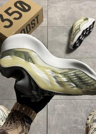 Чоловічі кросівки adidas yeezy boost 700 v3 green white.6 фото