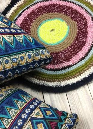 Яркий, круглый ковер ручной работы