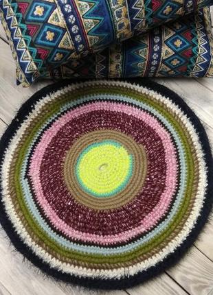 Яркий, круглый ковер ручной работы
