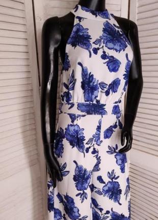 Красивый комбинезон в цветочный принт quiz.