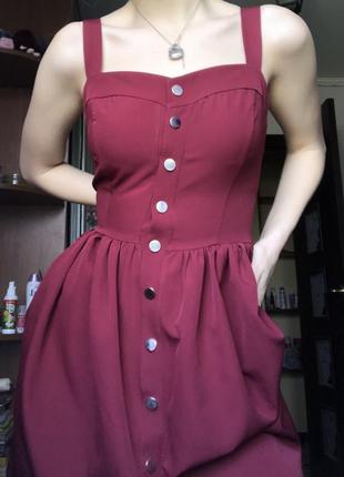 Бордовое платье-сарафан на пуговицах1 фото