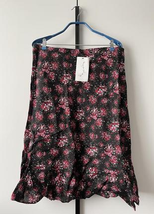 Хорошенькая юбка в красочный принт1 фото