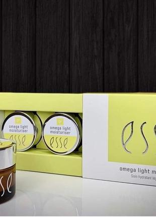 Легкий увлажняющий крем для жирной и комбинированной кожи omega light
 esse