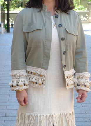 Хлопковая короткая курточка хаки zara бохо кэжуал этно хиппи с кисточками, помпонами монетами хлопок8 фото