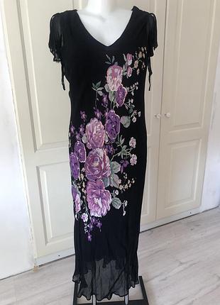 Легке чорне плаття квітами