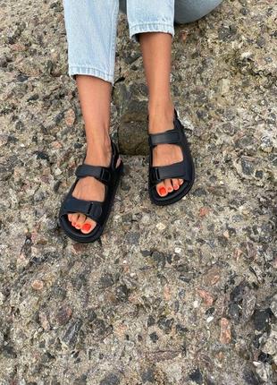 Босоніжки на танкетці натуральна шкіра