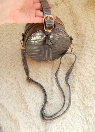 Сумочка клатч кругла лак