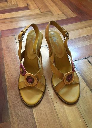 Натуральная кожа босоножки желтые 38 размер бразилия