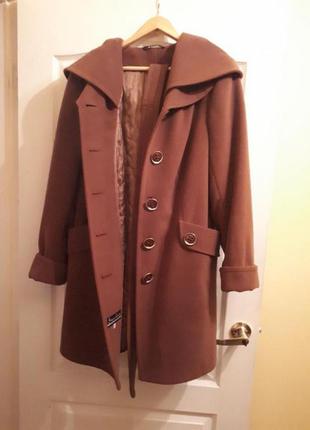 Красивое женское пальто нежношоколадного оттенка1 фото