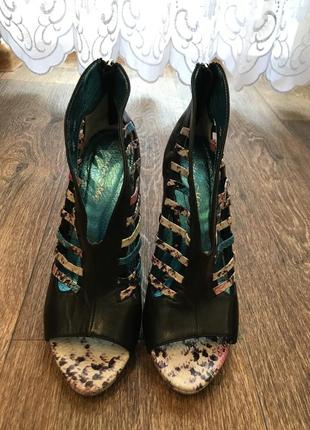 Шкіряні босоніжки mia may