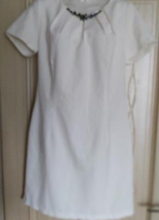 Белоснежное платье  с декором!