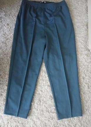 Зауженные брюки со стрелками