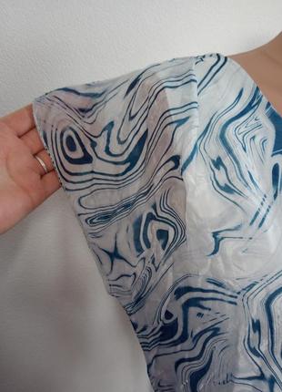 Шовкова сукня з синім принтом2 фото