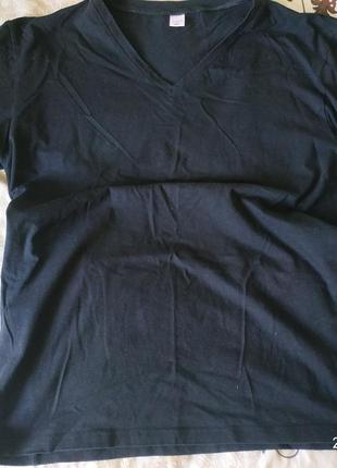 Базова чорна футболка з v - подібним вирізом, розмір м/л.