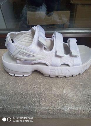 Дуже круті зручні босоніжки