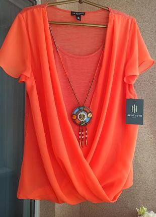 Красива оригінальна блуза з прикрасами ручної роботи