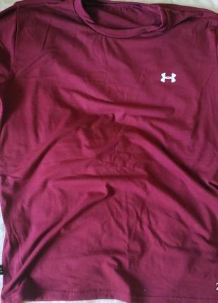 Стильная футболка,в идеальном состоянии,.