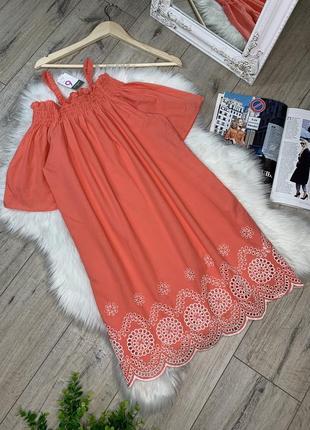 Очень красивое платье с прошвой с биркой