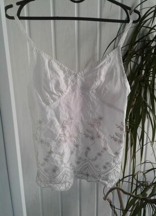 Гарненький білий топ з вишивкою 100% бавовна індія р 8