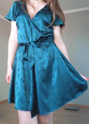 Смарагдова легка сукня від h&m в білизняному стилі