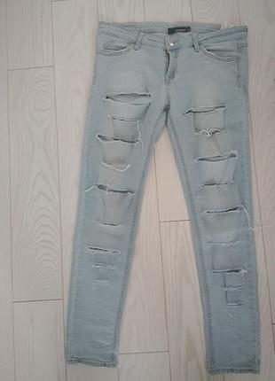 Літні рвані джинси