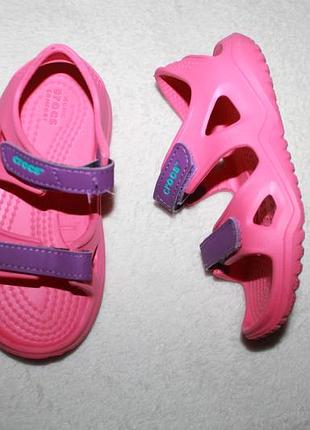 Сандали фирмы crocs размер с8 (наш 24-25)