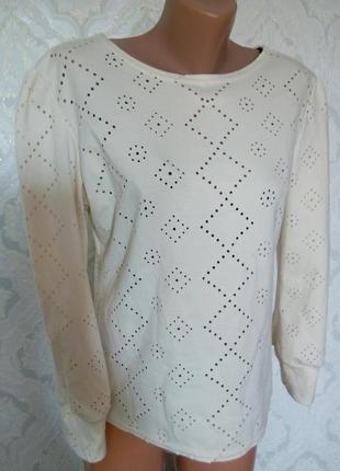 Гарна трикотажна кофточка з перфорацією