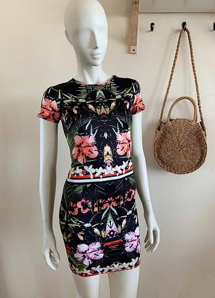 Платье с тропическим принтом